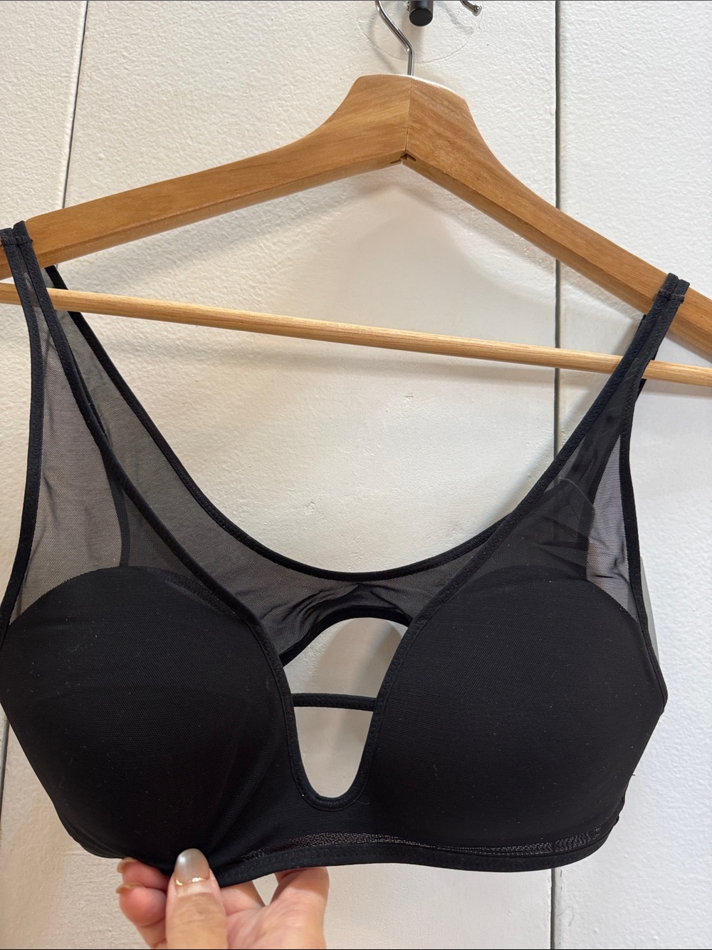Uniqlo Black Wireless Mesh Trim Bra